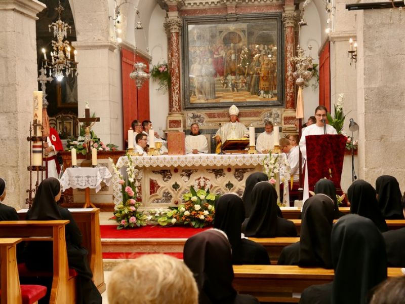 Redovničke svečanosti sestara Kćeri Milosrđa u Blatu na Korčuli