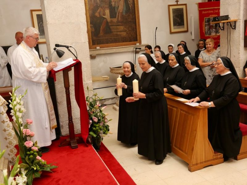 Redovničke svečanosti sestara Kćeri Milosrđa u Blatu na Korčuli