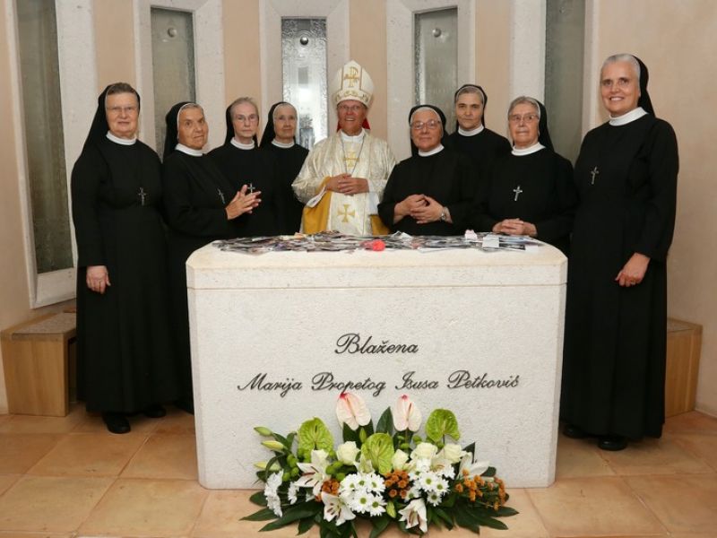 Redovničke svečanosti sestara Kćeri Milosrđa u Blatu na Korčuli