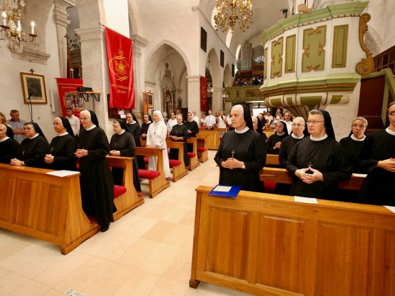 Redovničke svečanosti Družbe Kćeri Milosrđa TSR sv. Franje - Blato