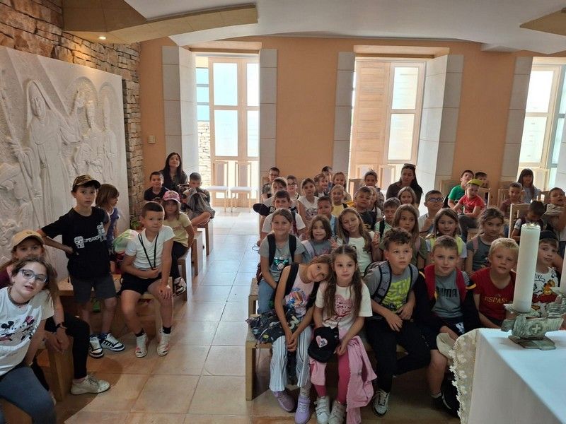 Mali hodočasnici iz Korčule i Lumbarde u pohodu svetištu bl. Marije Propetog Petković u Blatu