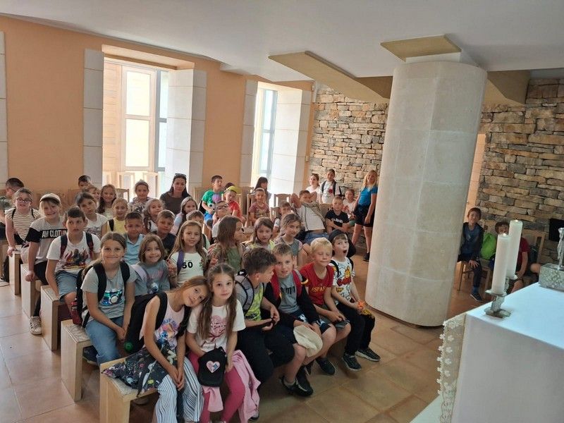 Mali hodočasnici iz Korčule i Lumbarde u pohodu svetištu bl. Marije Propetog Petković u Blatu