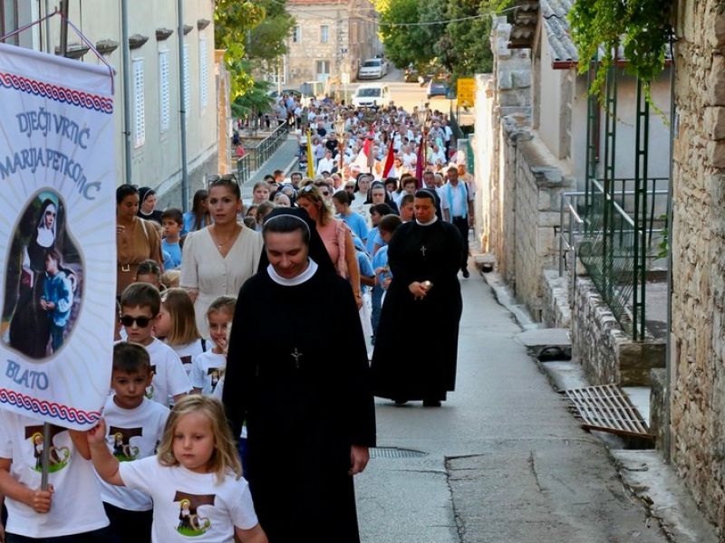 Svečano je proslavljen blagdan bl. Marije Propetog Isusa Petković u njenom rodnom Blatu