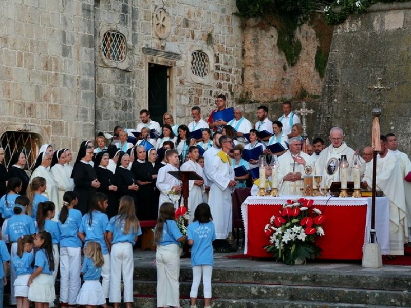 Svečano je proslavljen blagdan bl. Marije Propetog Isusa Petković u njenom rodnom Blatu