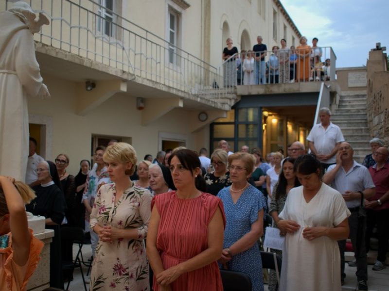 Devetnica blaženoj Mariji Propetoga &nbsp;