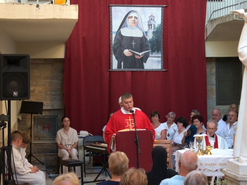 Četvrti dan devetnice: Pozvani biti vjerodostojni svjedoci Krista Raspetoga i Uskrsloga
