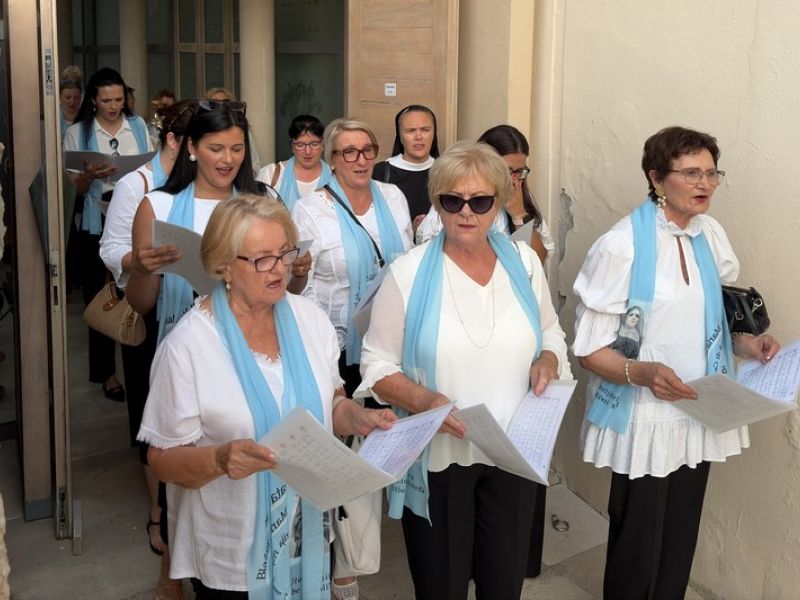 Molitvom, procesijom i euharistijskim slavljem zaključen deveti dan devetnice Molitvom, procesijom i euharistijskim slavljem zaključen deveti dan devetnice