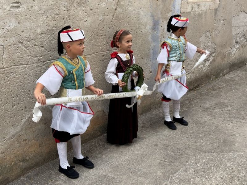 Molitvom, procesijom i euharistijskim slavljem zaključen deveti dan devetnice Molitvom, procesijom i euharistijskim slavljem zaključen deveti dan devetnice